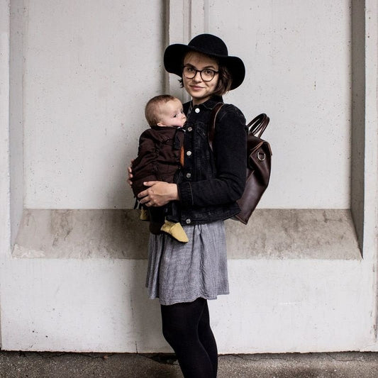 Liliputi Love Buckle Carrier - Espresso-1